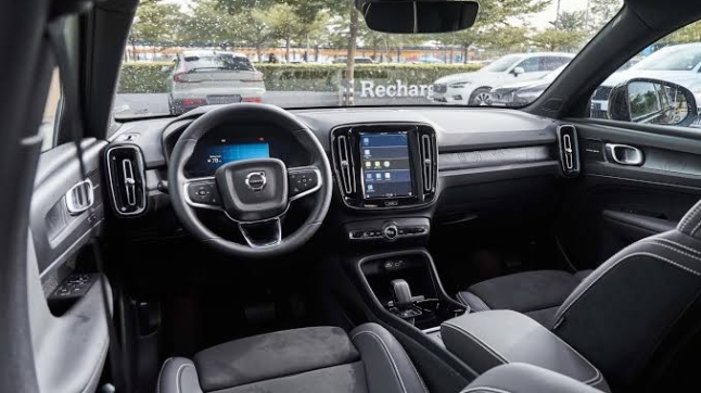 Không Gian Nội Thất Volvo EC40 Rộng Rãi Và Tiện Nghi