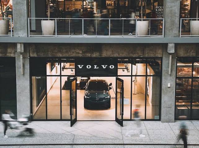 Dịch vụ bán xe tại Showroom Volvo